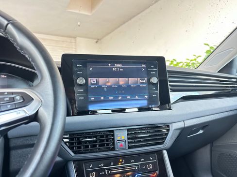 Used 2025 Volkswagen Jetta SE image 21