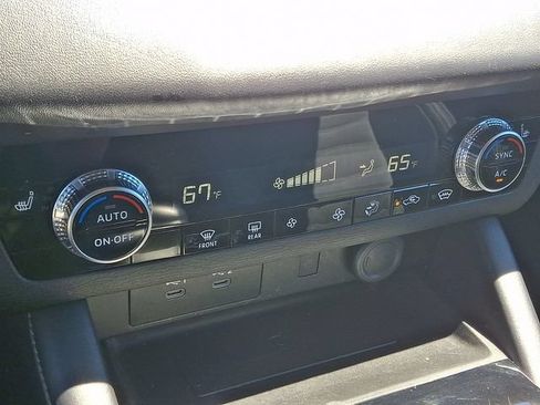 Used 2025 Mitsubishi Outlander SE AWD/4WD image 16
