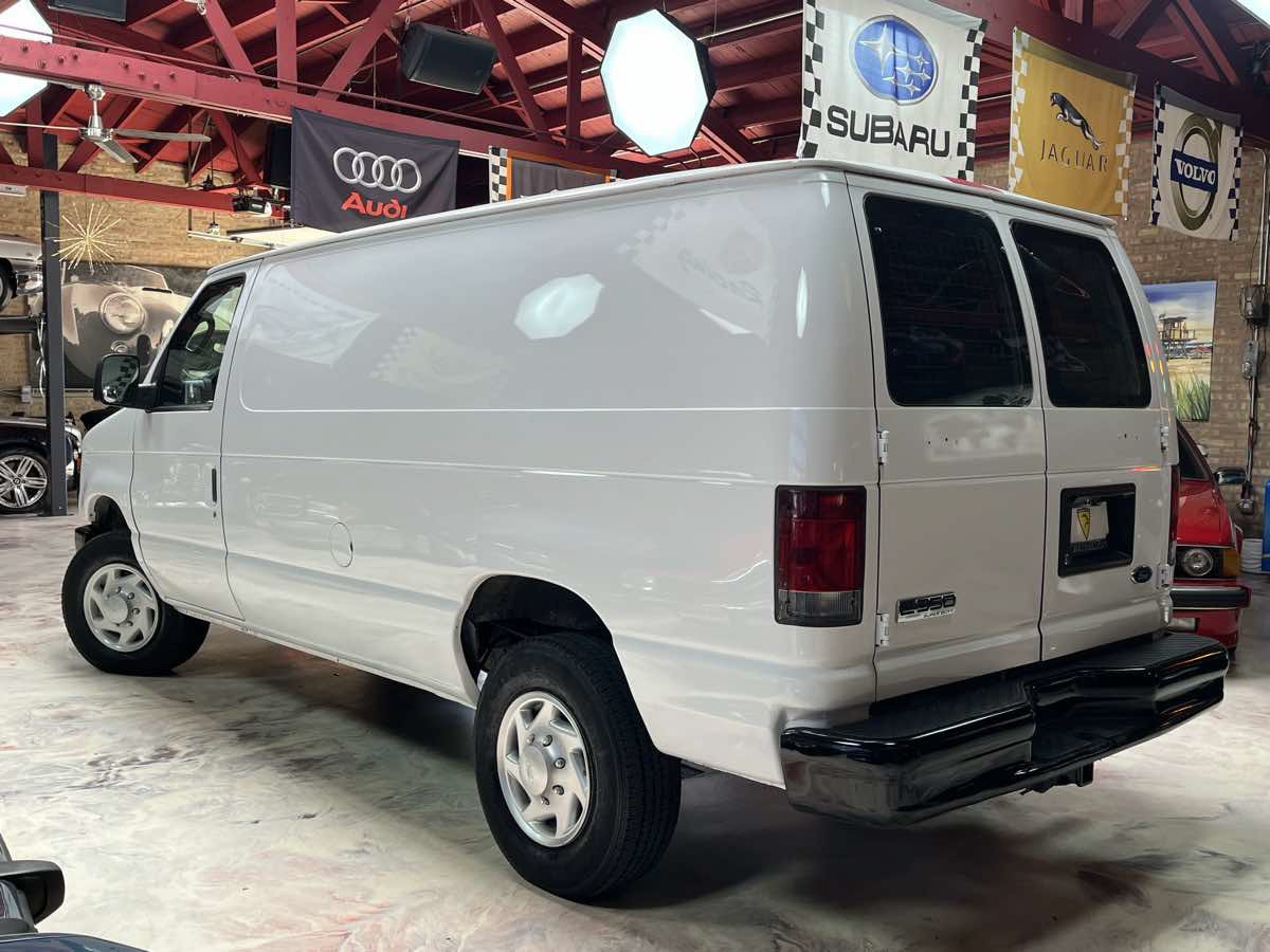 Used 2009 Ford E-350 and Econoline 350 Super Duty RWD image 4