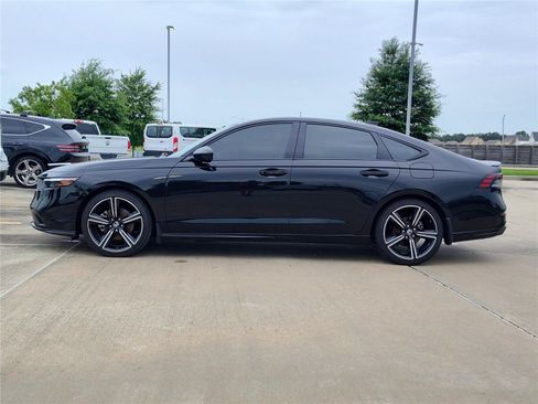 Used 2025 Honda Accord Sport image 3