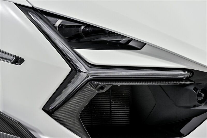 Used 2024 Lamborghini Revuelto AWD/4WD image 5