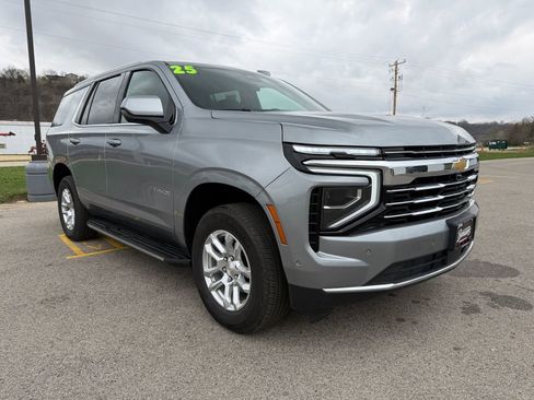 Used 2025 Chevrolet Tahoe LT AWD/4WD image 3