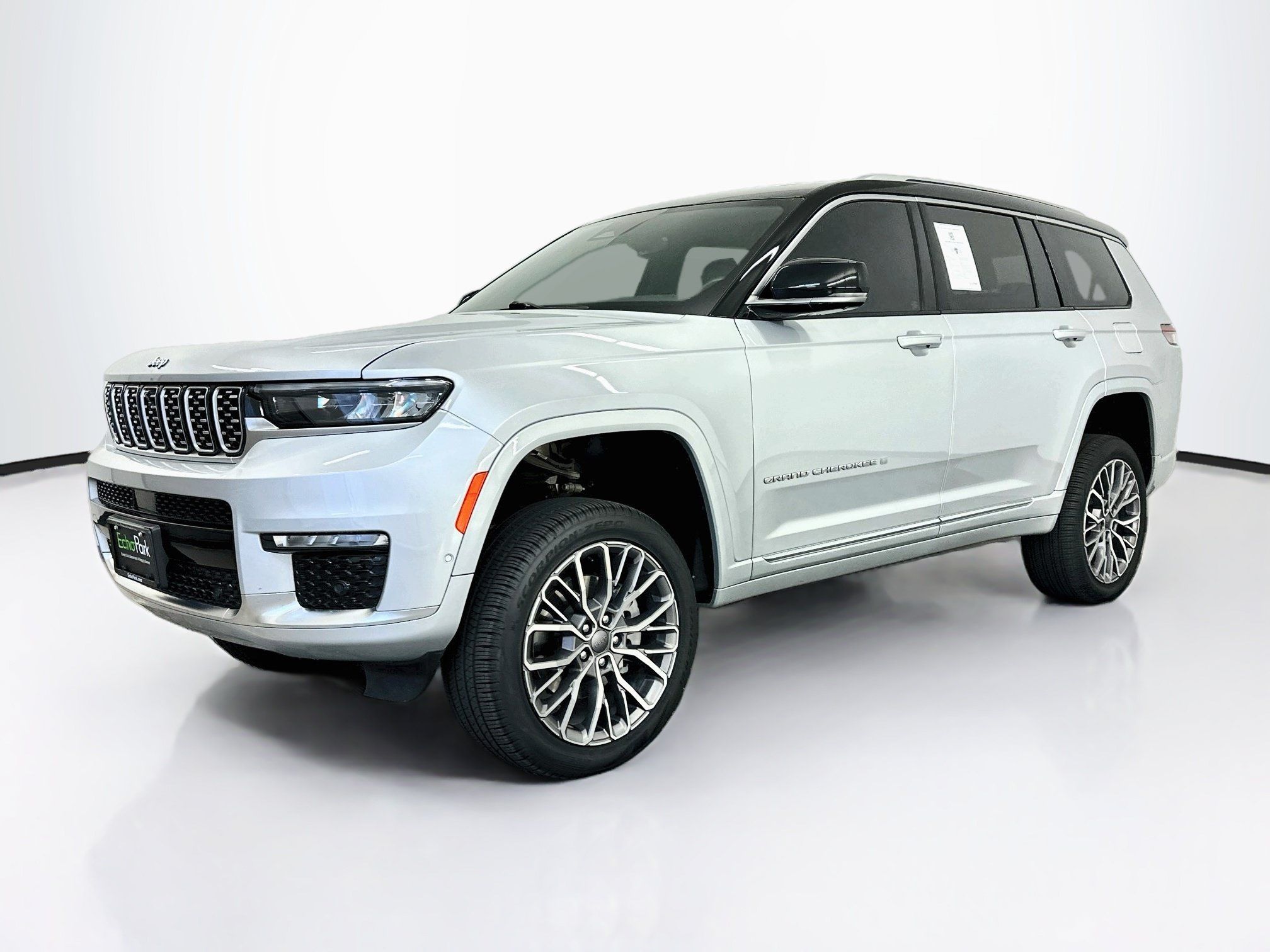 Used 2023 Jeep Grand Cherokee L Summit AWD/4WD image 3