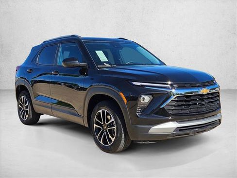 Used 2025 Chevrolet TrailBlazer LT AWD/4WD image 3