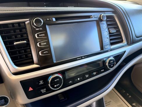 Used 2014 Toyota Highlander XLE image 15