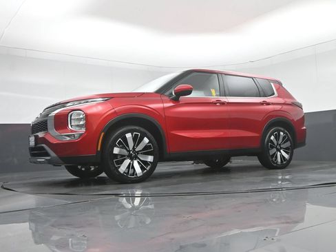 Used 2025 Mitsubishi Outlander AWD image 66