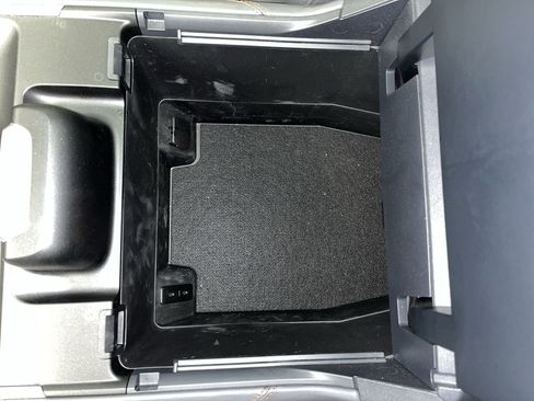 Used 2025 Ford Expedition Active image 30