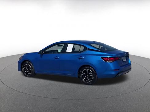 Used 2025 Nissan Sentra SV FWD image 10