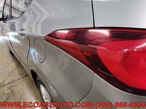 Used 2016 Hyundai Elantra SE image 16