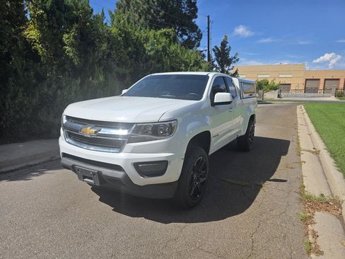 Used 2017 Chevrolet Colorado W/T w/ WT Convenience Package RWD image 2