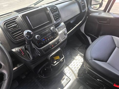 Used 2025 RAM ProMaster 2500 w/ Convenience Group FWD image 16