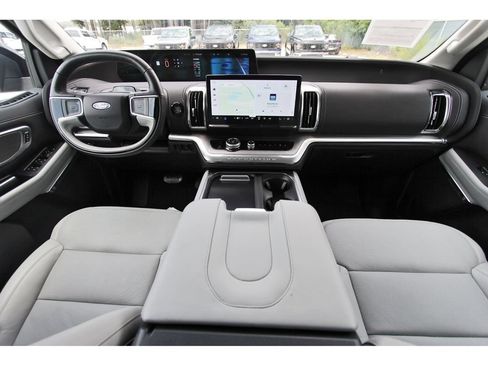 Used 2025 Ford Expedition Max Platinum w/ Driver's Package AWD/4WD image 11