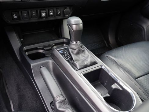 Used 2019 Toyota Tacoma TRD Off-Road image 25