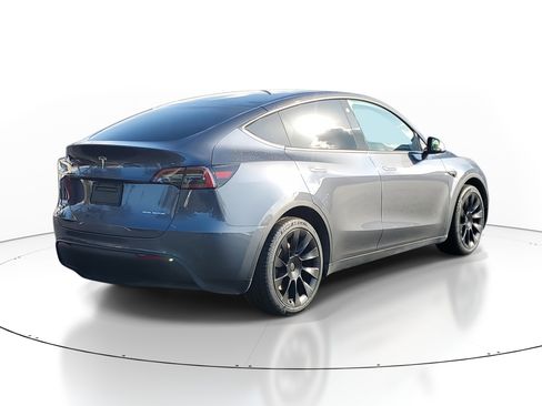 Used 2023 Tesla Model Y Long Range image 2