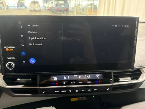Used 2025 Toyota Sienna XLE FWD image 33