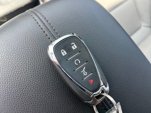 Used 2018 Chevrolet Equinox Premier FWD image 29