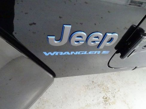 Certified 2025 Jeep Wrangler Unlimited Sahara w/ Safety Group AWD/4WD image 24