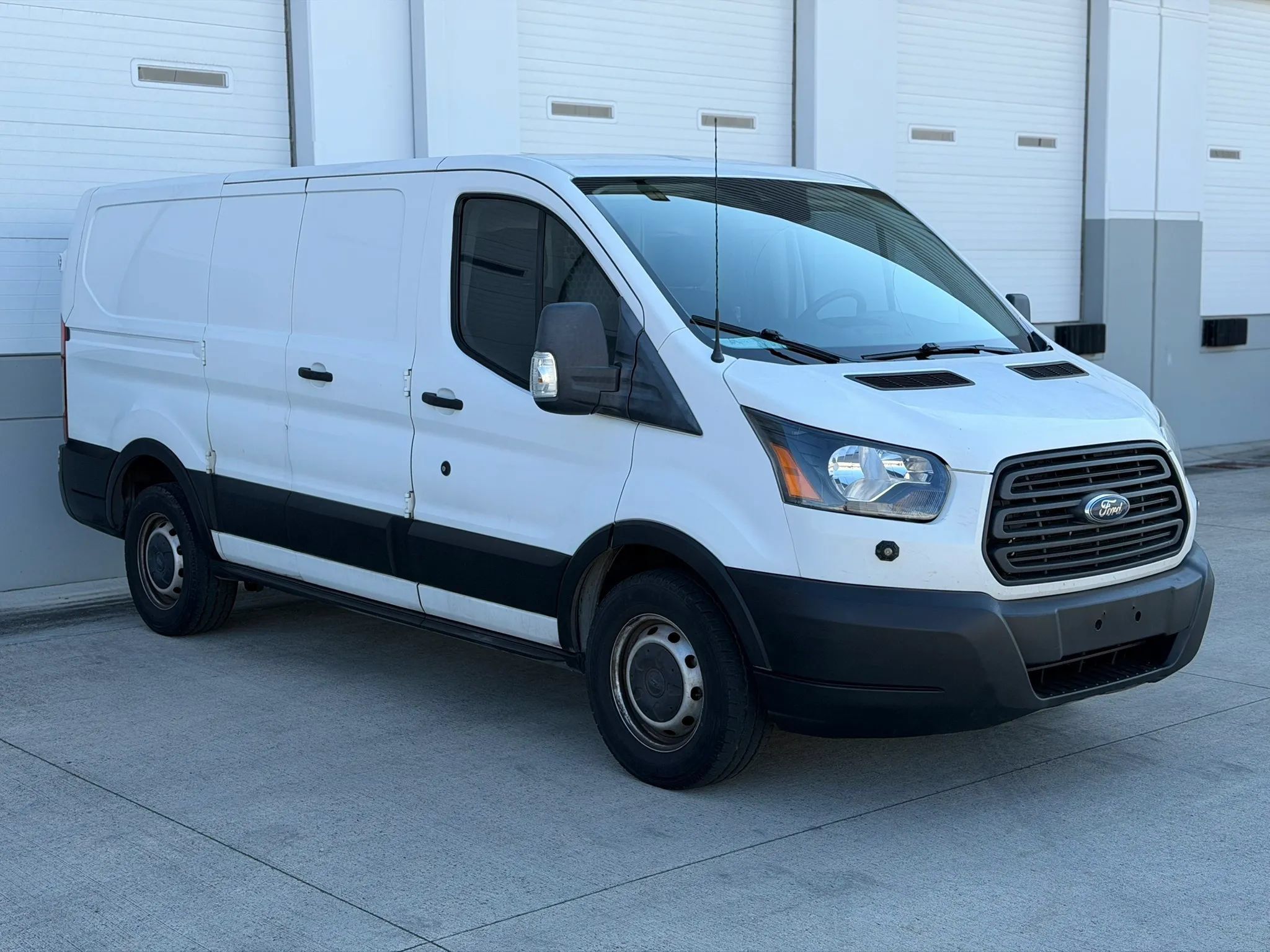 Used 2019 Ford Transit 150 130 Low Roof RWD image 7