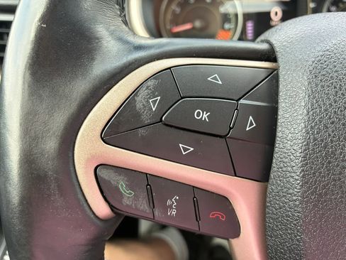 Used 2014 Jeep Cherokee Latitude w/ Cold Weather Group FWD image 13