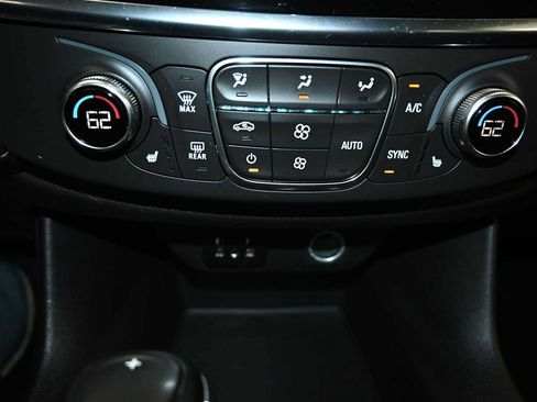 Used 2020 Chevrolet Traverse LT w/ LPO, Blackout Package AWD/4WD image 14