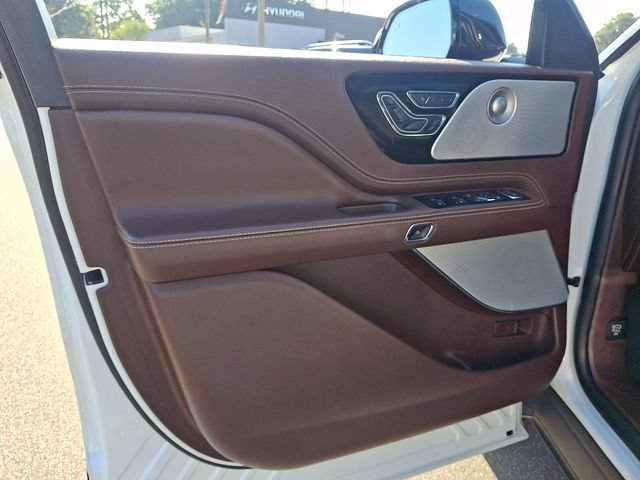 Used 2023 Lincoln Aviator Black Label w/ Jet Package AWD/4WD image 12
