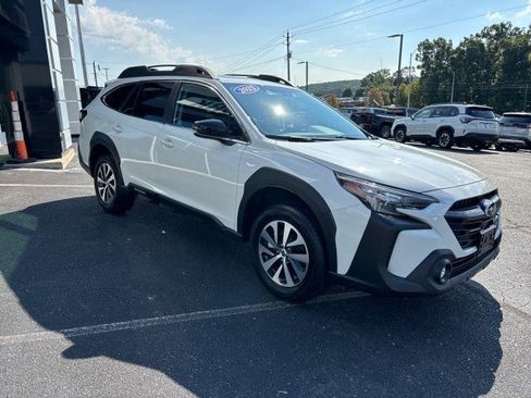 Certified 2025 Subaru Outback Premium AWD/4WD image 4