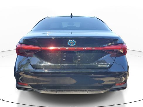 Used 2022 Toyota Avalon Limited image 9