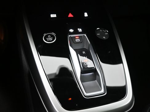 Used 2024 Audi Q4 e-tron Premium Plus image 21