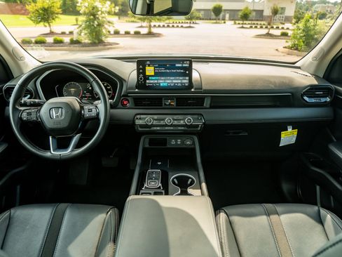 Used 2025 Honda Pilot Touring image 22