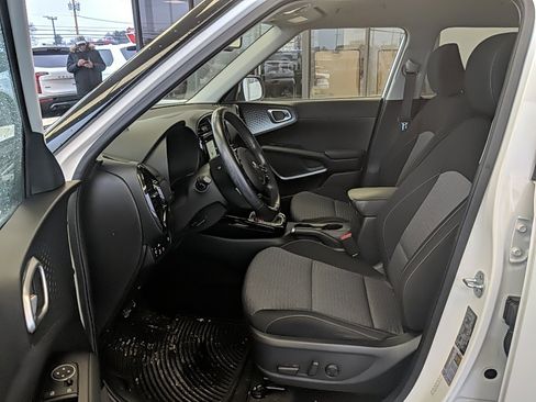 Used 2020 Kia Soul EX image 12