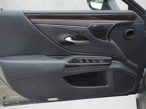Used 2019 Lexus ES 300h w/ Accessory Package 2 FWD image 10