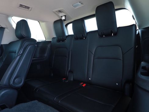Used 2025 Nissan Pathfinder SL w/ SL Premium Package FWD image 25