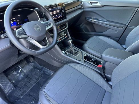 New 2026 Volkswagen Taos SE FWD image 9