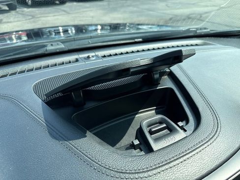 Used 2019 Jeep Cherokee Latitude Plus w/ Cold Weather Group AWD/4WD image 23