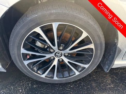 Used 2020 Toyota Camry SE w/ Convenience Package FWD image 10