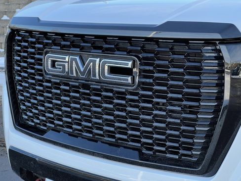 Used 2023 GMC Yukon XL AT4 image 42