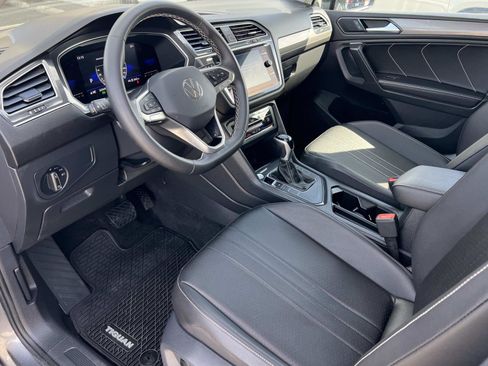 Certified 2023 Volkswagen Tiguan SE image 5