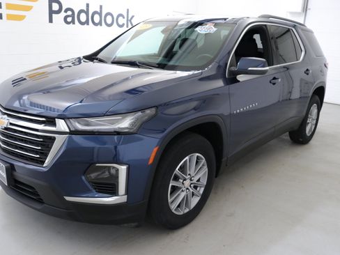 Used 2023 Chevrolet Traverse LT image 3