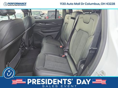 New 2025 Jeep Grand Cherokee Altitude image 13