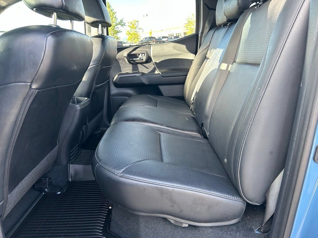 Used 2019 Toyota Tacoma TRD Sport AWD/4WD image 27