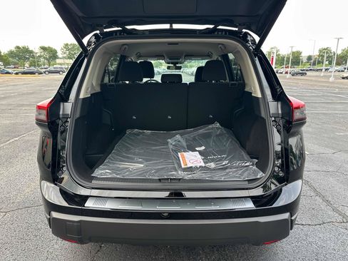 New 2026 Nissan Rogue SV w/ Cold Weather Package AWD/4WD image 14