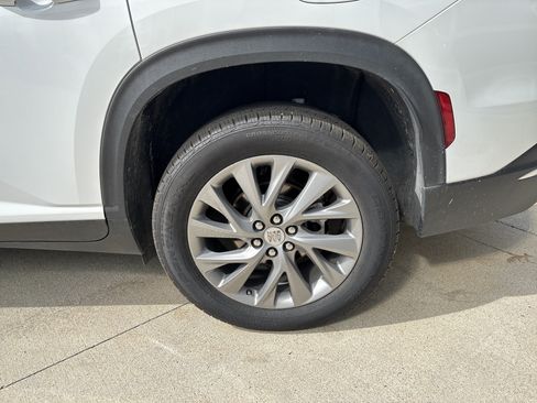 Used 2025 Buick Enclave Preferred AWD/4WD image 35
