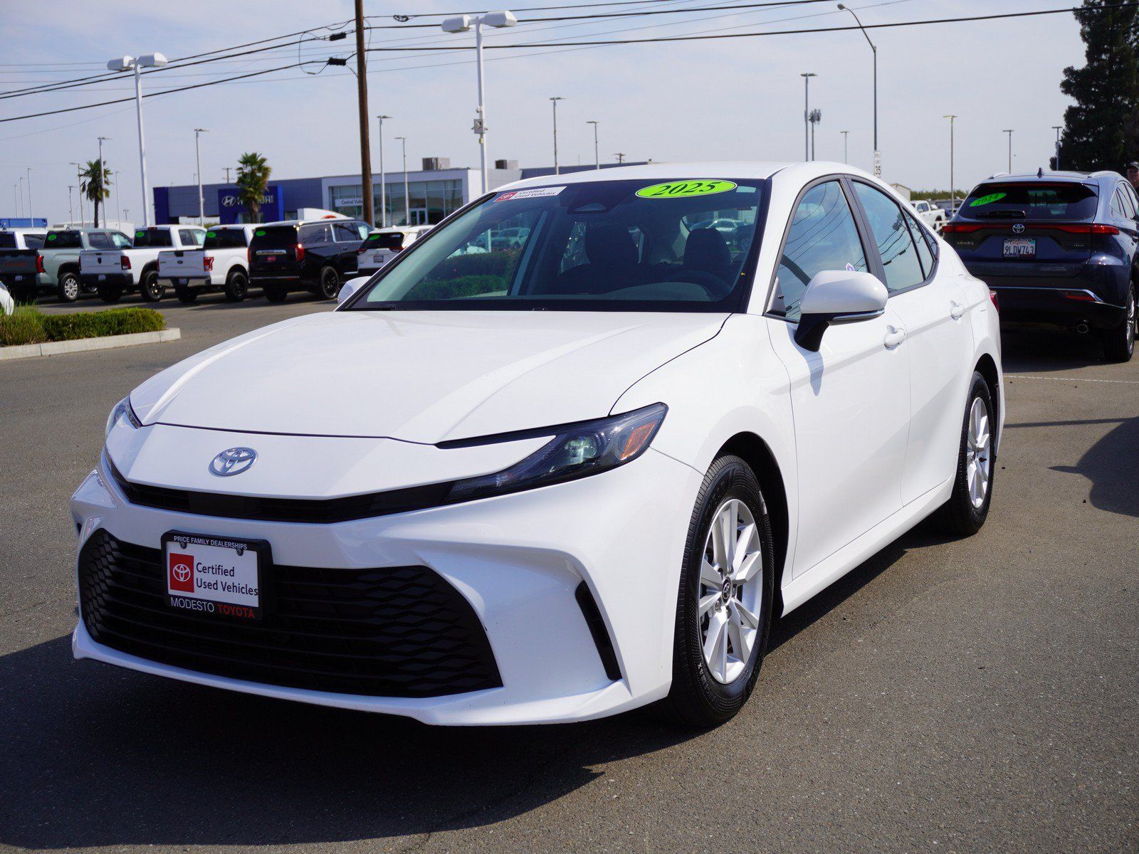 Used 2025 Toyota Camry LE w/ Convenience Package FWD image 5