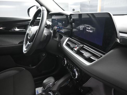 Used 2025 Chevrolet TrailBlazer LT w/ Convenience Package FWD image 31