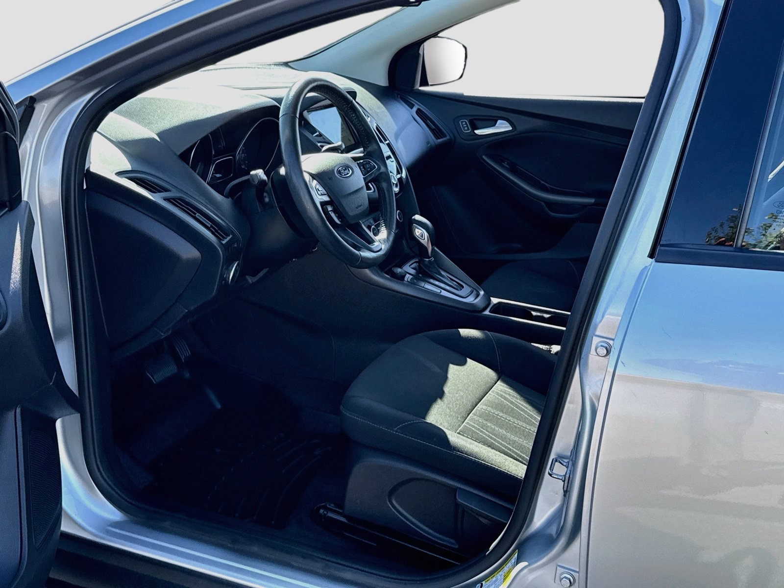 Used 2018 Ford Focus SEL w/ Cold Weather Package FWD image 11