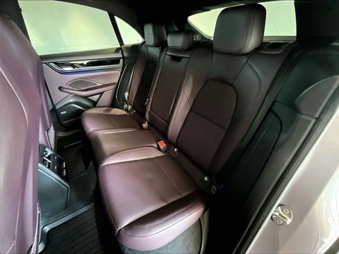 Used 2025 Porsche Macan Electric image 29