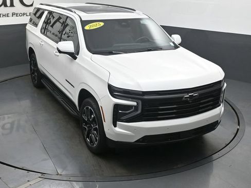 Used 2025 Chevrolet Suburban RST w/ Comfort Package AWD/4WD image 52