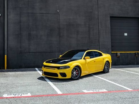 Used 2018 Dodge Charger SRT w/ Technology Group RWD image 19