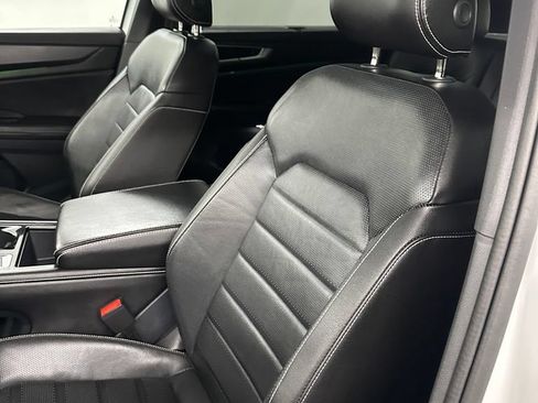 Used 2024 Volkswagen Atlas Cross Sport SEL R-Line AWD/4WD image 13