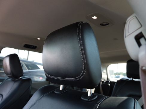Used 2024 Chrysler Pacifica Touring-L FWD image 18